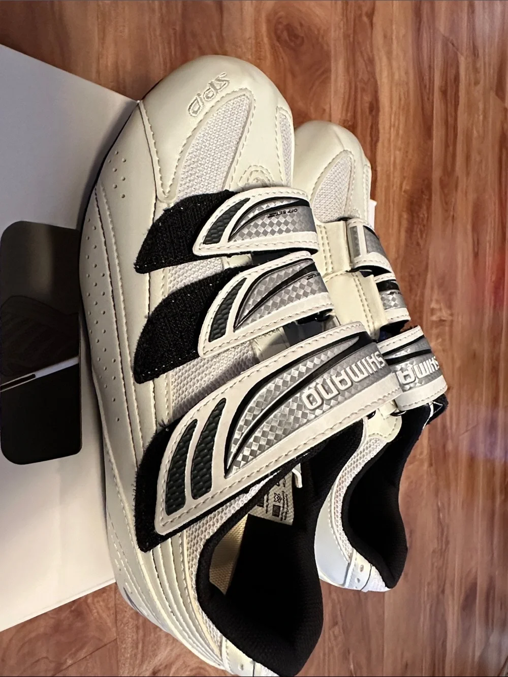 Bontrager Women’s White & Black Cycle Shoes. Size 39 (EU), 7.5 (US)